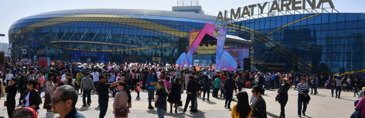 Арена кз. Халык Арена в Алматы. Алматы Арена Алматы. Халык Арена ночью. Sadu Arena Алматы.